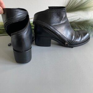 Alexander McQueen Women's Leather Ankle Boots Sz 10
